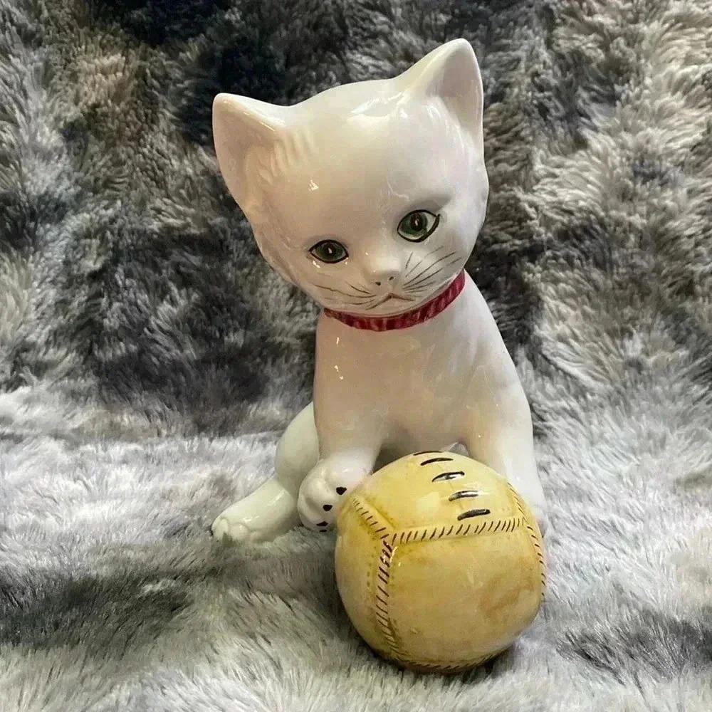Italian Pottery Kitty Cat Figurine
Playing With Ball Vintage